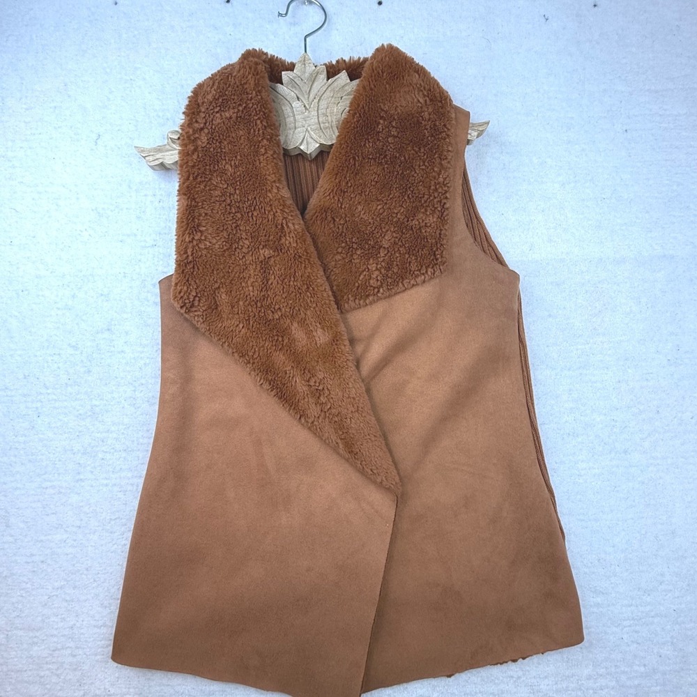 On Twelfth Brown Faux Shearling Suede Vest Women L Ribbed Knit spot inside only